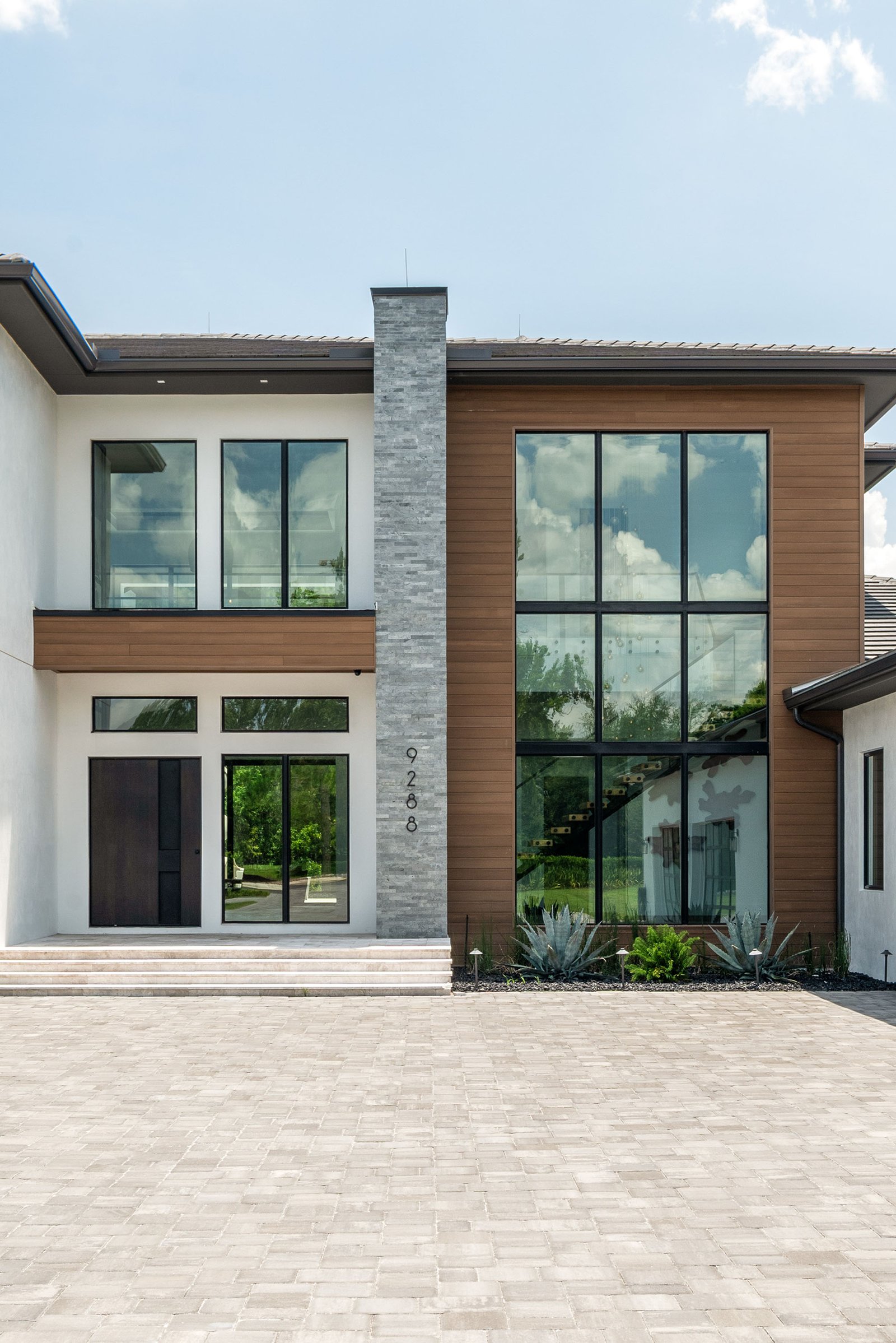 Featured estate property view